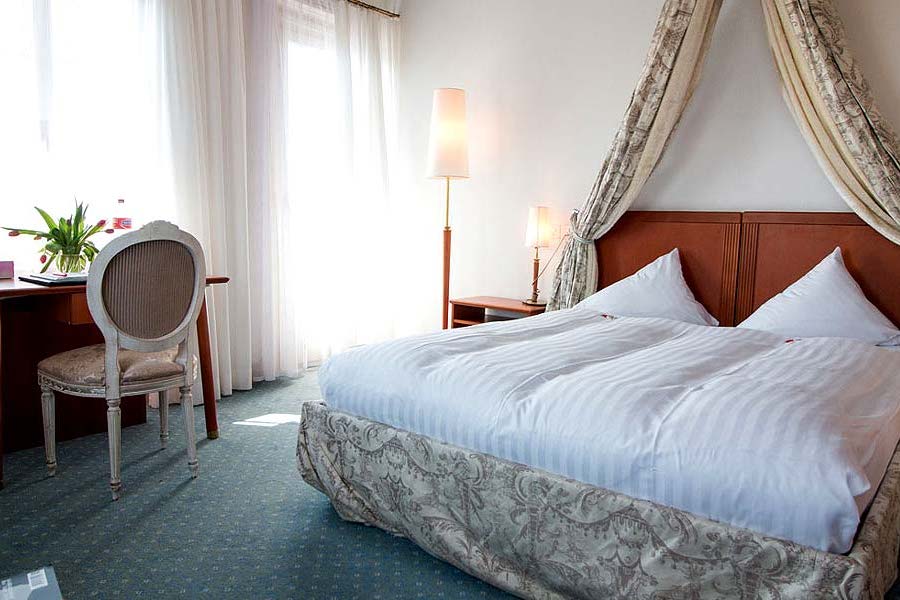 Schloss Romanshorn 01 - Park-Hotel Inseli - 900x600
